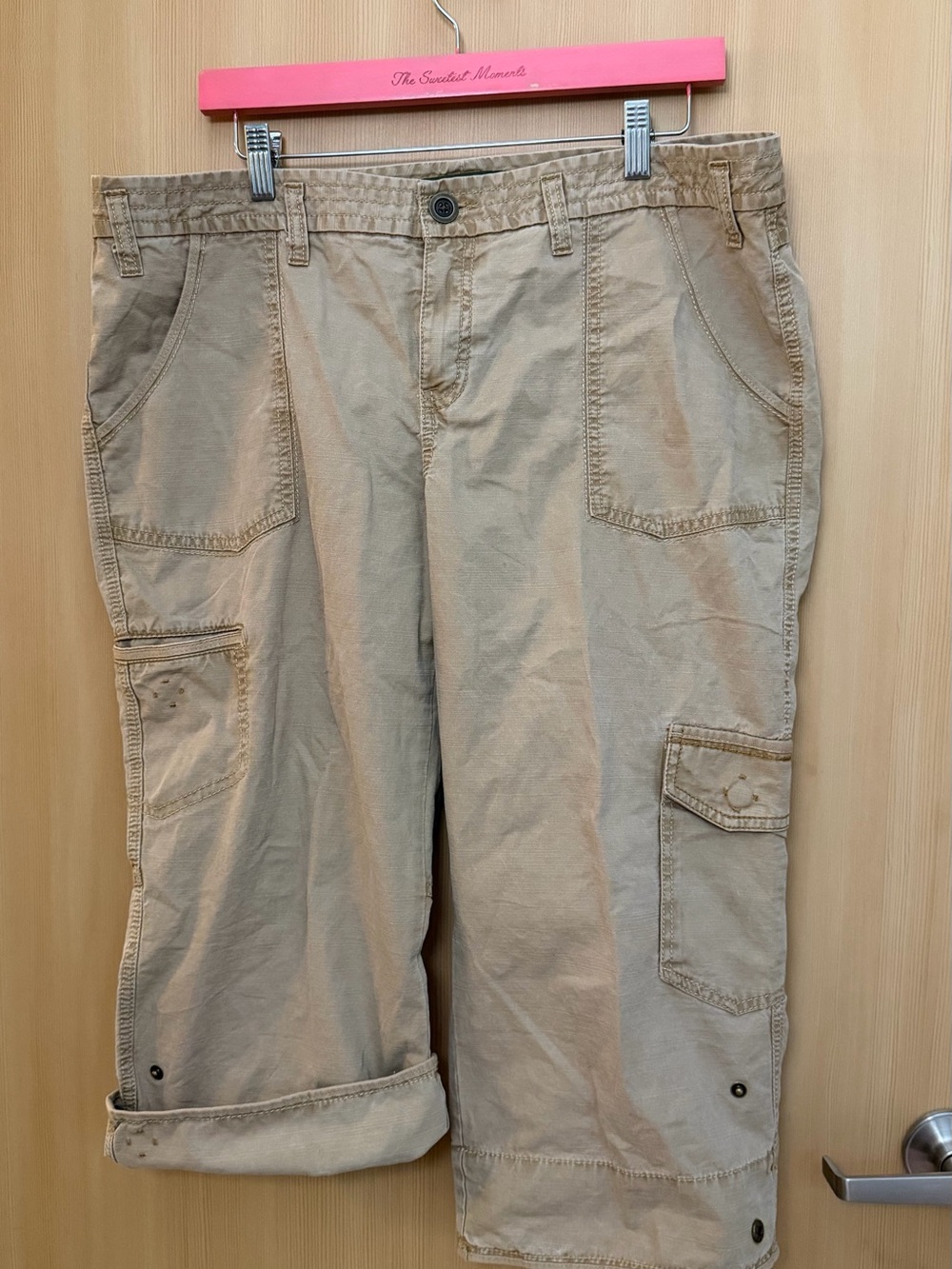 Eddie Bauer women’s Tan Cargo Capris